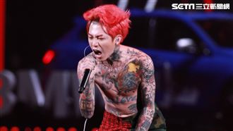 謝和弦突暴走脫上衣　滿滿刺青觀眾驚