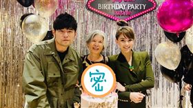 周杰倫生日蛋糕上曬出一家五口。（圖／翻攝自周杰倫IG）