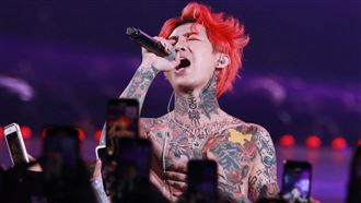 謝和弦脫衣狂奔　比驚悚手勢嚇到全場