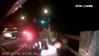 起步翹孤輪害女友跌　網友憂摔到分手