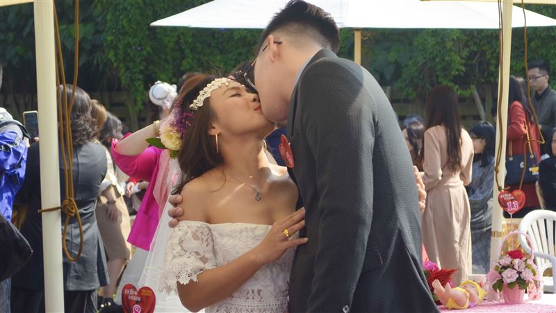 新婚贈禮爆多　嘉市集團結婚大受好評
