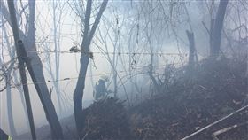 梨山佳陽地區火燒山　濃煙密布台中市和平區梨山地區台8線69公里處林班地19日發生火燒山，現場濃煙密布，林管處第一時間成立應變小組，並申請空勘及空中滅火。（東勢林管處提供）中央社記者趙麗妍傳真　109年1月19日