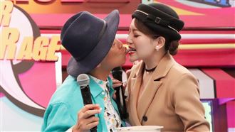 當著女兒面　吳宗憲嘴對嘴餵她吃大腸