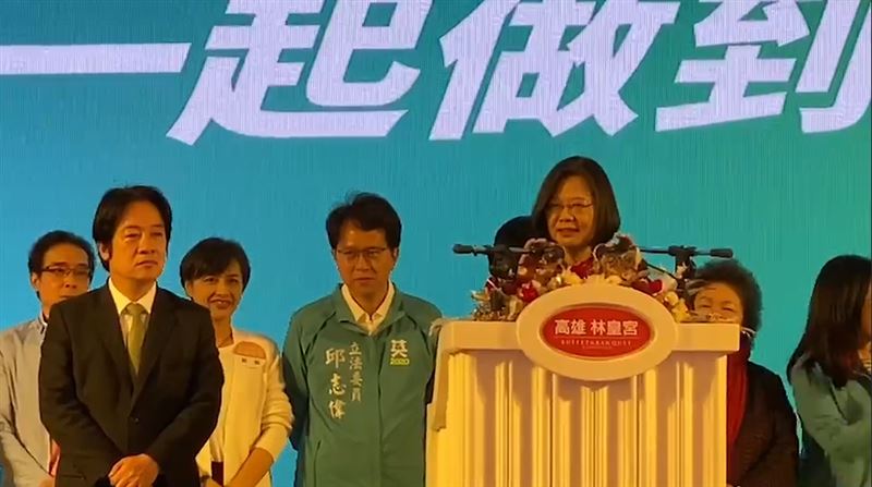 感謝團隊　小英：對不起，嚇到大家了