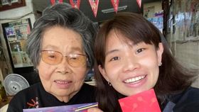 戴資穎和奶奶互包紅包。（圖／翻攝自戴資穎粉絲專頁）