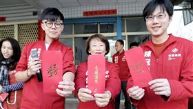 台灣基進新春活動，張博洋、成令方發送春聯