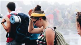 啾啾髮帶都一樣？男友驚曝像「這個」　她：再也不戴出門
圖／翻攝自unsplash