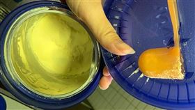 奶粉,LV,泡奶,寶寶(翻攝自爆怨公社)