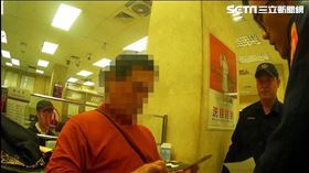 台北市七旬老翁誤信詐騙集團話術，險遭騙走7100元美金（翻攝畫面）