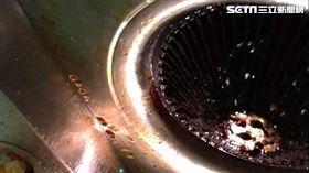 過年大掃除！廚房油垢超難刷？達人出招「布丁杯」超好用。（圖／記者陳韋帆攝影）