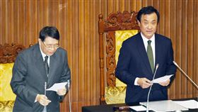 蘇嘉全啟動臨時會立法院長蘇嘉全（右）與祕書長林志嘉（左）14日在議場舉行全院談話會，會中無異議通過朝野協商結論，確定14日至22日召開臨時會，蘇嘉全當場宣告臨時會啟動。中央社記者施宗暉攝  109年1月14日