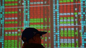 台股豬年封關收紅　漲28.42點台北股市20日走勢平穩，收盤漲28.42點，為12118.71點，漲幅0.24%，成交金額新台幣1133.15億元。中央社記者王騰毅攝　109年1月20日