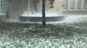 野火未完又降冰雹…澳洲遭水火交攻　連沙塵暴都來攪局
圖／翻攝自推特