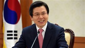 僧侶超傻眼！韓黨主席送「牛肉乾」禮物　網：這種失誤太扯
圖／翻攝自黃教安臉書