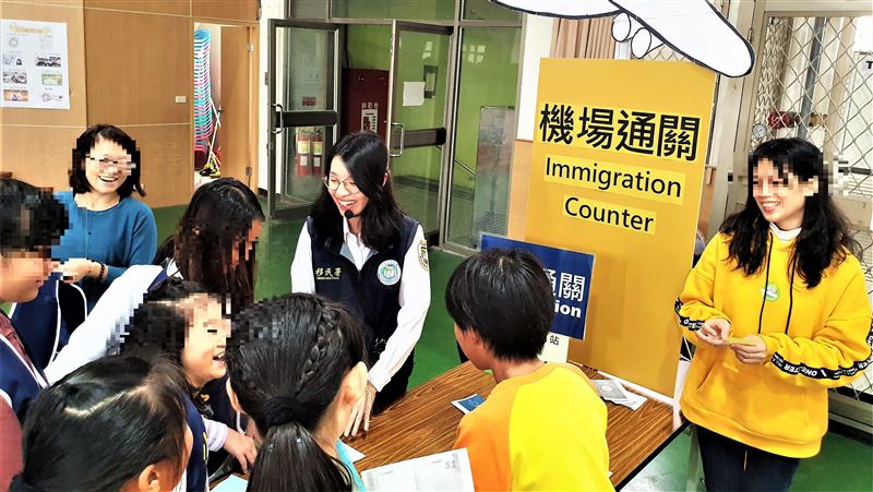 培養學生國際觀　移民官分享服務經驗