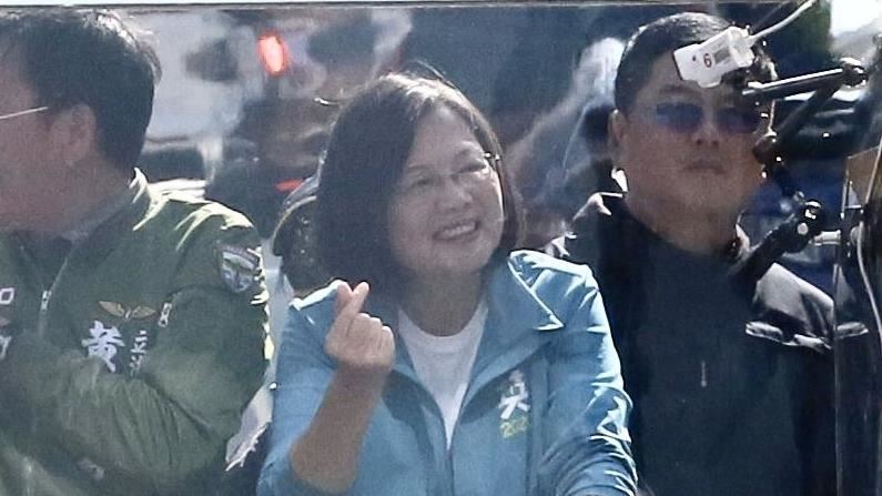 台灣隊長超狂！小英爆掃街電話接不停