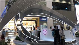 仁川機場競爭力增（2）南韓首爾仁川機場去年蓋了二航廈，同時也成為天合聯盟的專屬航廈，可以提升聯盟內航空公司更便利的銜接性，也擴大其轉機市場，航廈寬敞新穎，也有不少裝置藝術品。中央社記者李欣穎首爾攝　108年6月4日