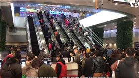 沒在怕肺炎？武漢市民淡定「不戴口罩」：大家覺得無所謂（圖／翻攝自美國之音中文網YouTube）