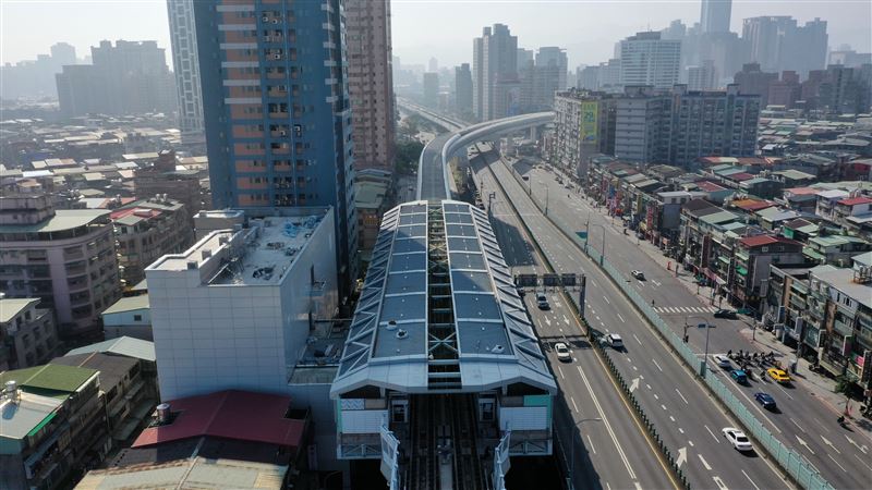 可憐哪！環狀線這站轉乘地下道還沒蓋
