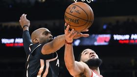 ▲卡特（Vince Carter）賞了范維特（Fred VanVleet）火鍋。（圖／美聯社／達志影像）