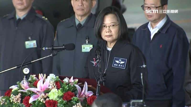 走出黑鷹傷痛　蔡英文親為救護隊打氣