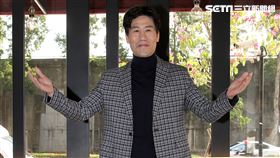 大牛羅時豐即將發片。（記者邱榮吉/攝影）