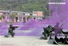 陸軍第四作戰區裝甲564旅戰備部隊官兵春節期間落實戰備整備，藉模擬反機降作戰「仿真實戰」場景，實施縮短距離「實兵對抗」演練，聯合防空作戰、戰場監偵、聯合火力打擊、戰車戰鬥隊攻擊、遠距狙殺、戰鬥隊形變換及火力追擊等課目，以顯示「聯合兵種營」獨立遂行聯合作戰能力。（記者邱榮吉/高雄拍攝）