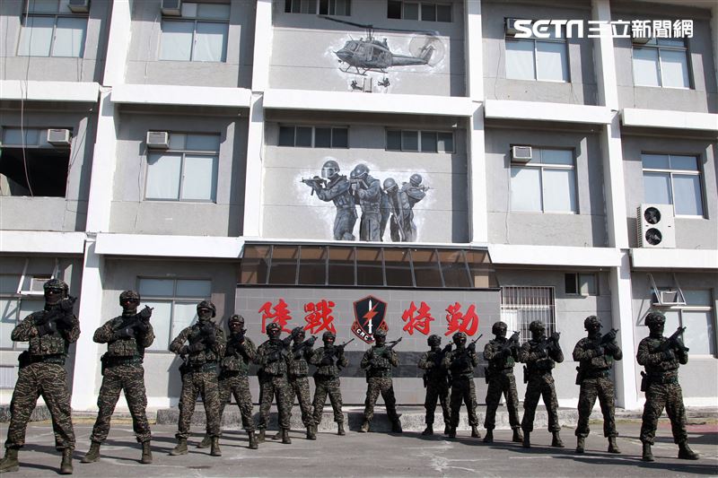 海軍陸戰隊特勤隊員戰術精良。（記者邱榮吉/高雄拍攝）