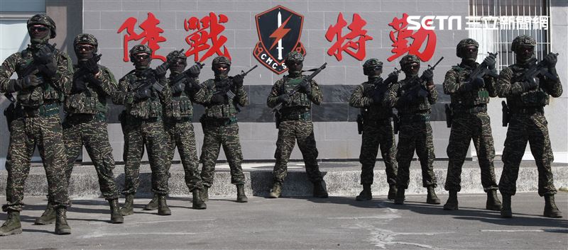 海軍陸戰隊特勤隊員戰術精良。（記者邱榮吉/高雄拍攝）