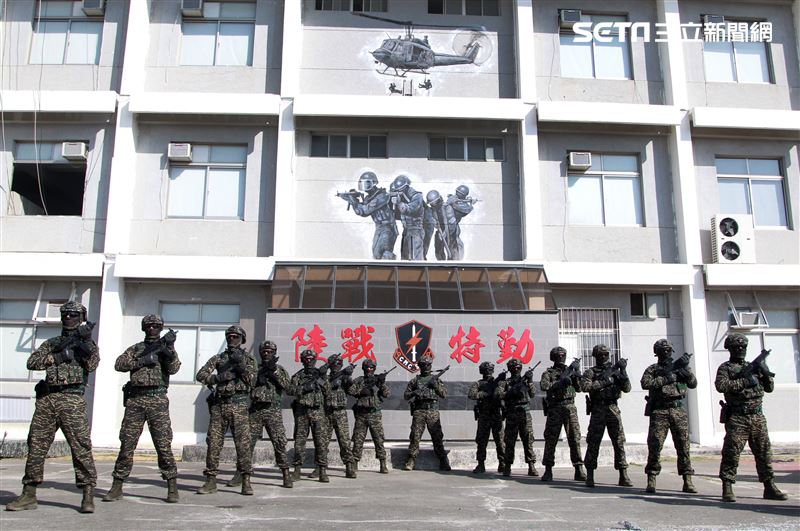 海軍陸戰隊特勤隊員戰術精良。（記者邱榮吉/高雄拍攝）