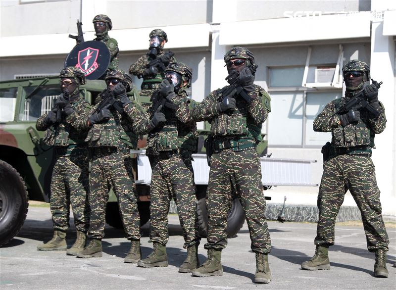 海軍陸戰隊特勤隊員戰術精良。（記者邱榮吉/高雄拍攝）