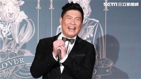 曾國城虧柴智屏穿高衩禮服不妥。（記者邱榮吉/攝影）