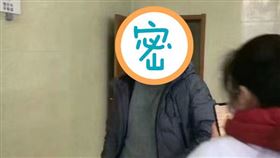 網友戴全罩口罩（圖／翻攝自爆廢公社臉書