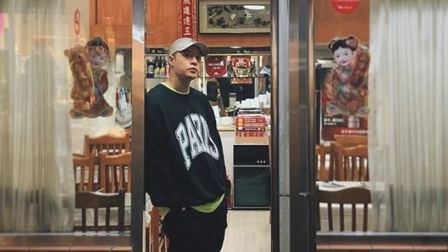 周湯豪驚曝約網友3P　整頭綠綠的