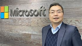 台灣微軟實習計畫 強調從做中學台灣微軟從2004年開始推動「未來生涯體驗計畫」，每年提供約100個實習名額，幕後推手之一的微軟全球助理法務長及台灣微軟公共暨法律事務部總經理施立成說，實習生以小組和專案形式工作，要真正扎實的從做中學。中央社記者吳家豪攝 109年1月22日