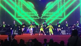 鴻海尾牙,郭台銘,郭台銘女兒妞妞表演，記者簡若羽攝影