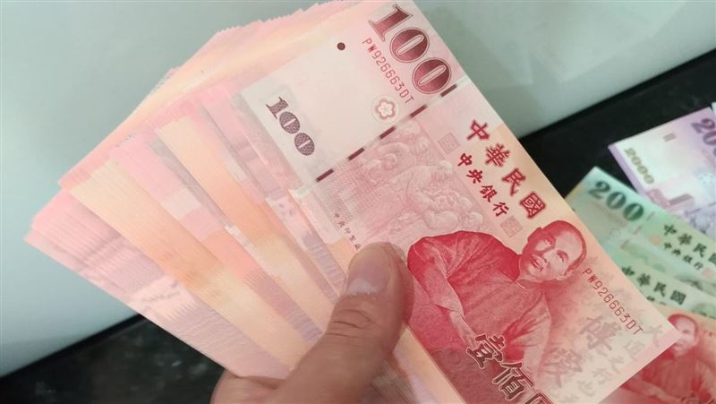 他遭陌生大媽求換鈔 　網揭背後陰謀