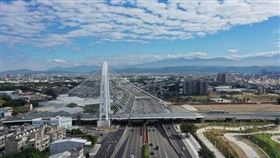 最好的新年禮物！中市府盤點十大建設成果，圖為水湳景觀斜張橋現況空拍（圖／台中市政府）