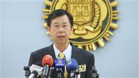 調查局聲明　未對兩岸正常農產交易蒐情調查法務部調查局長呂文忠7日晚間在記者會中強調，調查局絕不會針對兩岸農產品的正常交易做任何調查或干擾防礙；調查局負責國安維護工作，絕對遵守行政中立，依法行政。中央社記者謝佳璋攝　108年7月7日