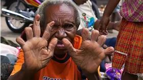 印尼斷指習俗：死一個親人斷一次指