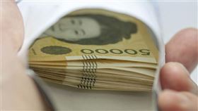 韓國,白包（圖／攝影者YunHo LEE, flickr CC License,https://www.flickr.com/photos/137346712@N07/27780280021)