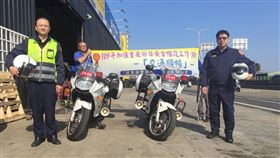 台61線竹南段春節疏導　警出動重機交通快打台61線快速公路全線通車，為因應春節假期車潮湧入，苗栗縣警局交通隊與竹南警分局聯合成立交通疏導應變小隊，並以警用大型重機增加機動性，處理交通壅塞等問題。（翻攝畫面）中央社記者管瑞平傳真　109年1月22日