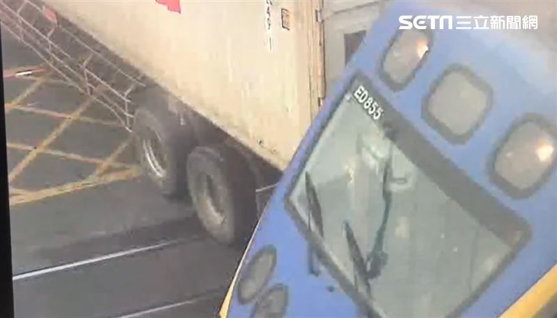 台鐵疏運險出包　滿載列車差百尺撞上