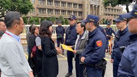 遠航員工遞陳情書（圖／遠航提供）