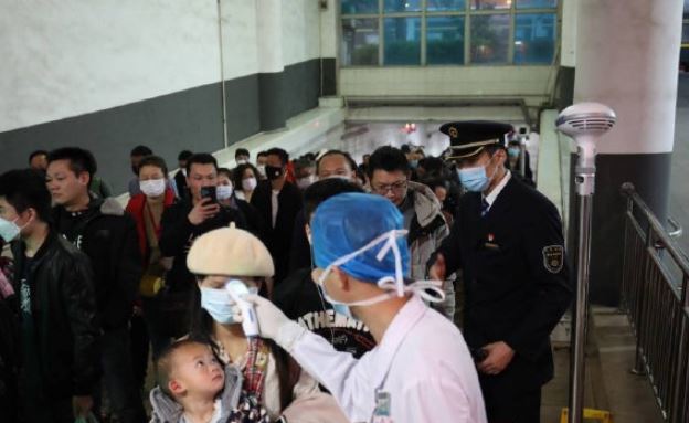 十小時接力　滯武漢血友病童拿到藥了