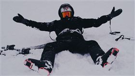 周興哲滑雪
照片提供：星空飛騰