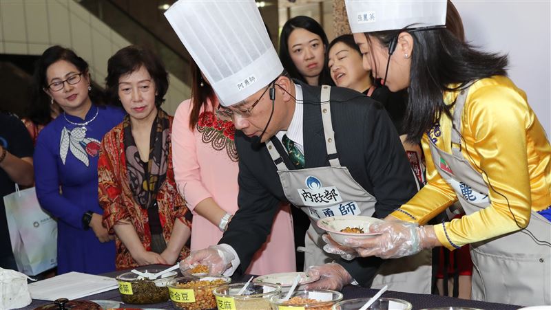 徐國勇化身阿勇師　挑戰緬甸平民美食