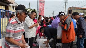 雲林馬鳴山鎮安宮吃飯擔（1）雲林縣馬鳴山鎮安宮五年千歲吃飯擔文化節每年農曆元月15日元宵節登場，輪值村莊準備佳餚招待信眾大快朵頤。（雲林縣政府提供）　中央社記者姜宜菁傳真　109年1月24日