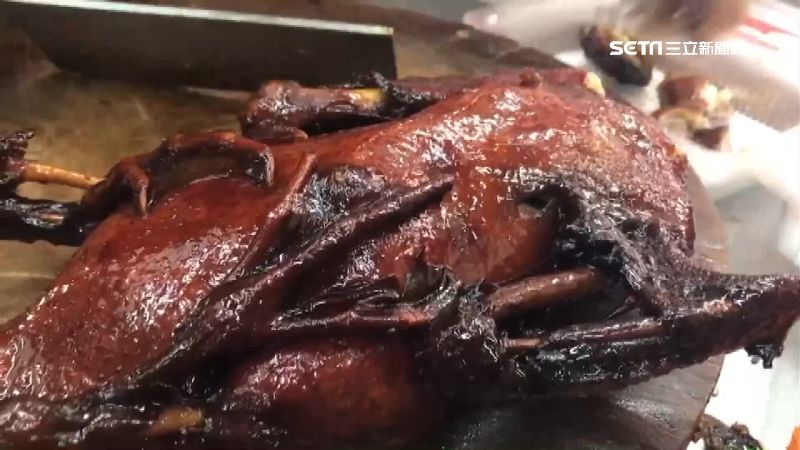 滷味大熱門！冰糖醬鴨、鹹水雞人潮多