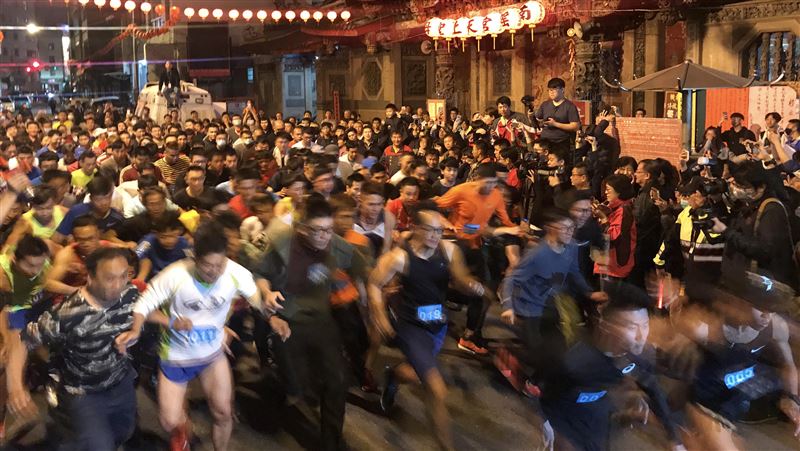 南瑤宮頭香馬拉松　民眾摔一團多人傷